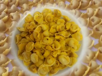 Cosa si nasconde dietro ad un piatto di Cappelletti
