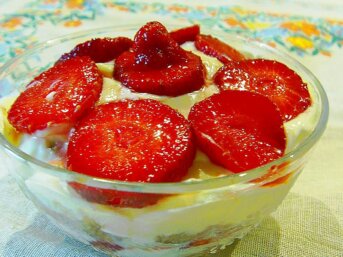 Tiramisù alle fragole e caffè infuso