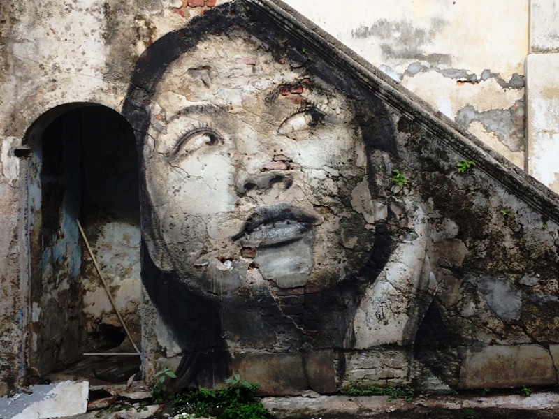 La street art di Rone: volti di donne fra bellezza e decadenza