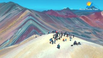 Le montagne arcobaleno di Cina e Perù
