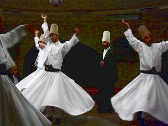 La danza dei dervisci rotanti