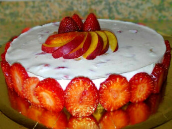 Cheesecake alle fragole e pesche