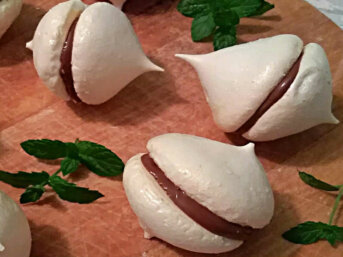 Meringhe con Nutella a forma di bacio