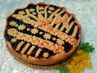 Crostata di ricotta e confettura ai frutti di bosco