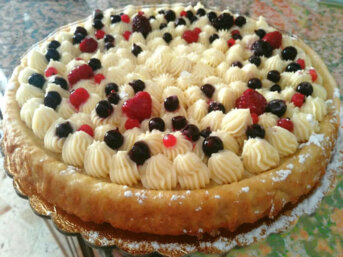 Crostata morbida ai frutti di bosco e crema al cioccolato bianco senza zucchero integrale