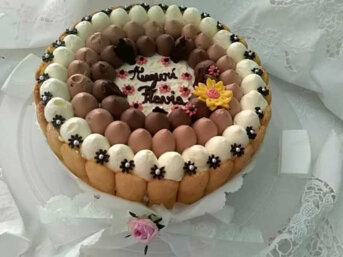 Charlotte al cioccolato, tiramisù e caffè