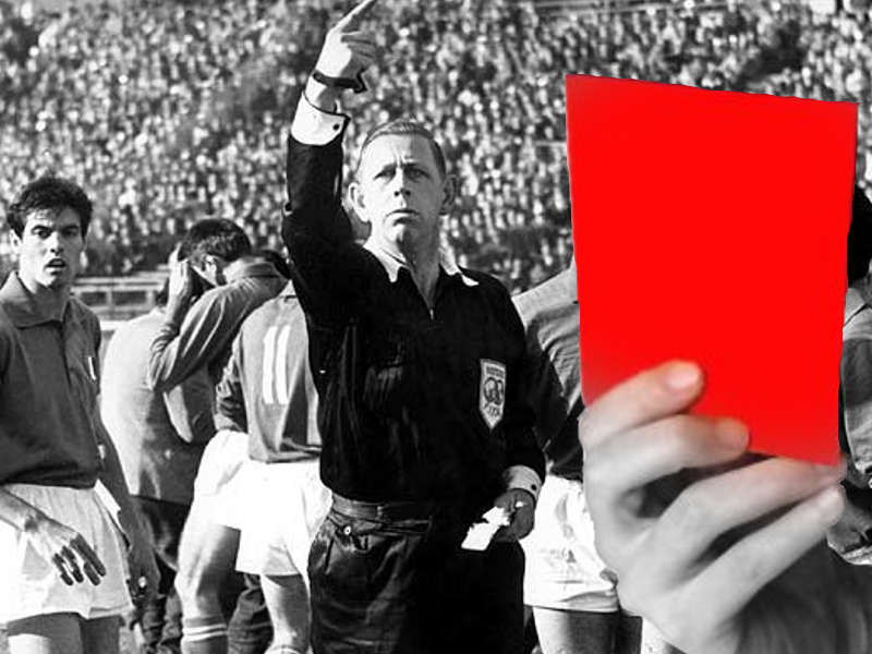Ken Aston, l’arbitro che inventò il cartellino rosso