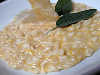 Risotto alla zucca cremoso con Parmigiano in cialde