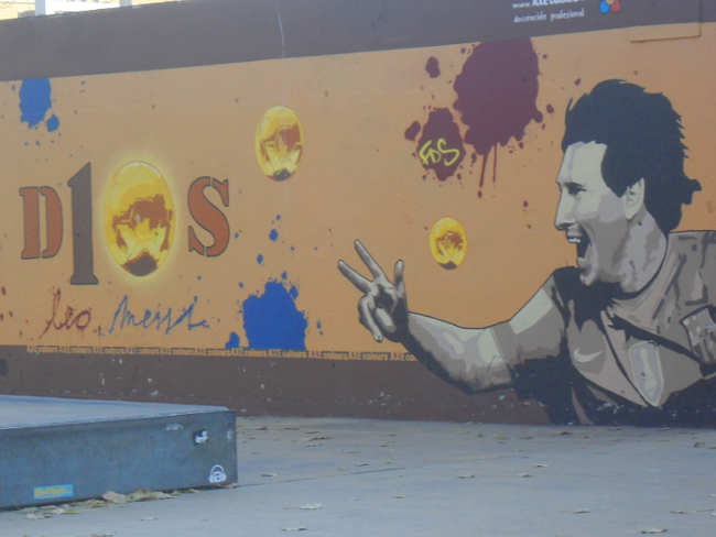 Omaggio a Leo Messi nel Barrio de Gracia a Barcellona di AXE Colors