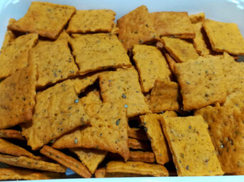 Crackers ricetta al gusto pizza senza lievito