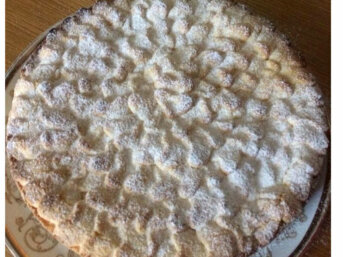 Crostata di frolla senza glutine con crema pasticcera e marmellata di ciliegie