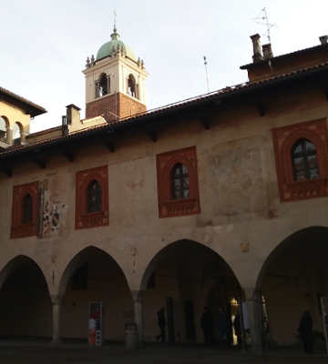 Novara, Broletto e centro storico