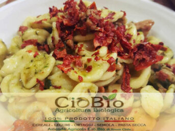 Orecchiette con cime di rapa, salsiccia e peperoni cruschi dell’Azienda Agricola Biologica Ciò.Bio