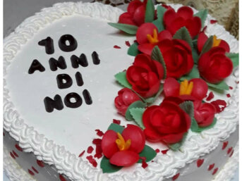 Torta a forma di cuore alle creme una torta anniversario fatta in casa