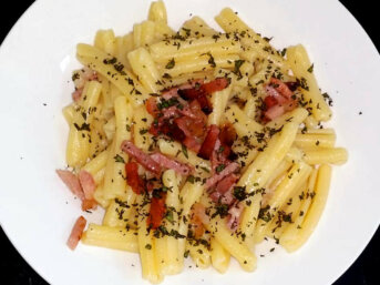Ricetta caserecce con speck e menta