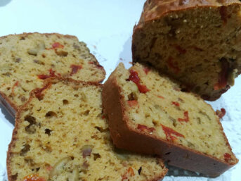 Plumcake salato integrale con olive e pomodori secchi senza lievito