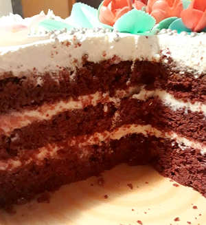 Ingredienti Red Velvet con frosting e panna