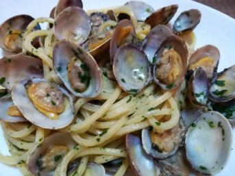 Spaghetti alle vongole e peperoncino