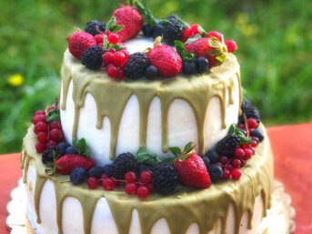 Torta di compleanno con crema di ricotta siciliana