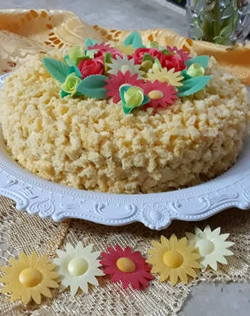 Ingredienti Torta mimosa delicata con crema pasticcera e bagna al mandarino