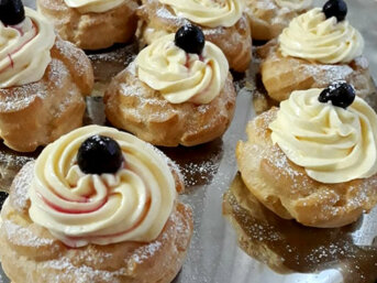 Zeppole di San Giuseppe con crema chantilly al limone