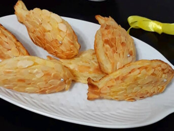 Pesce d’aprile di pasta sfoglia e mandorle