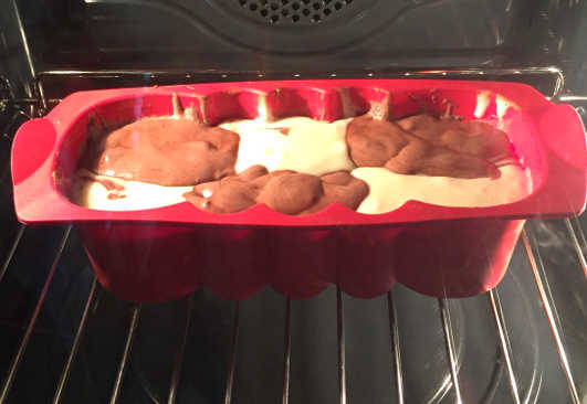 In forno Plumcake senza glutine e yogurt sofficissimo al mascarpone con cuore di Nutella