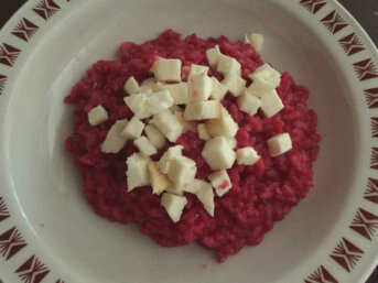 Risotto alla barbabietola rossa con scamorza affumicata