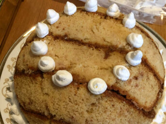 Zuccotto senza glutine con pan di Spagna crema pasticcera e cioccolato