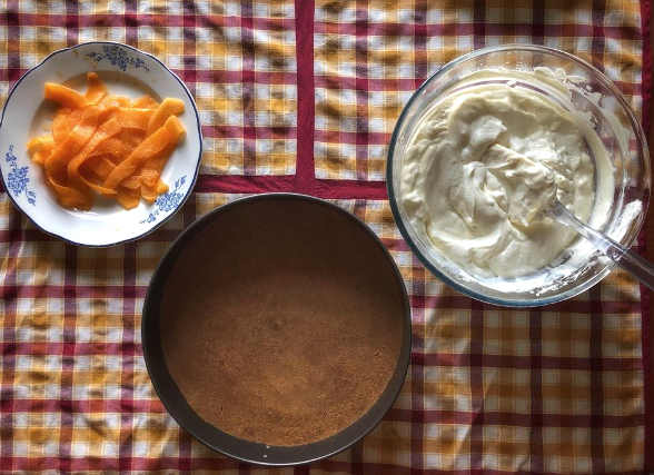 Preparazione degli ingredienti del Cheesecake al melone