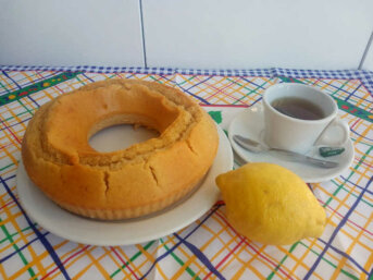 Ciambella senza burro al limone con miele ricetta semplice e veloce