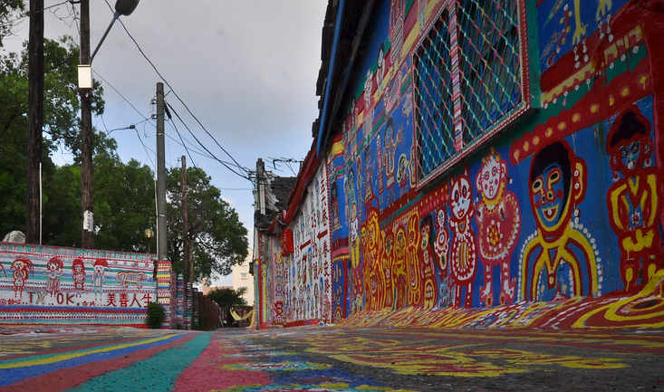 Rainbow Village, il villaggio dipinto dall'anziano veterano cinese Huang Yung-fu 7