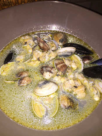 Preparazione Spaghetti senza glutine con moscardini vongole e cozze 3