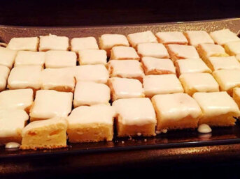 Brownies al limone e limoncello con glassa senza glutine