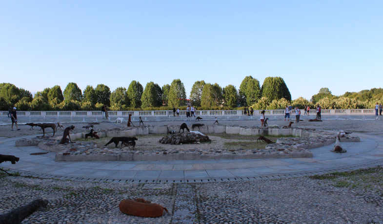 Nella Reggia di Venaria fontana del cervo con i cani finti 