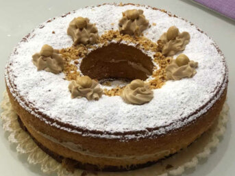 Ciambella di ricotta farcita con crema di nocciole