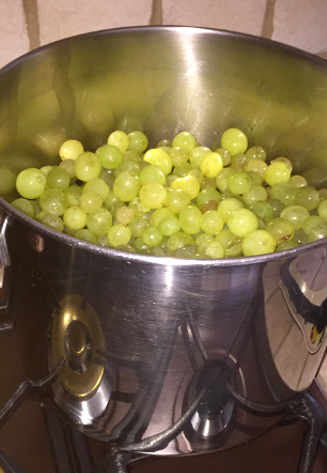 Preparazione Confettura di uva bianca: cottura a fuoco moderato
