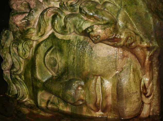 La testa della Medusa nella Cisterna Basilica di Istanbul