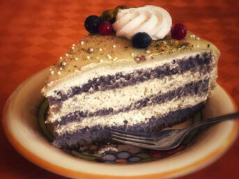 Torta senza lievito con crema di pistacchio e panna