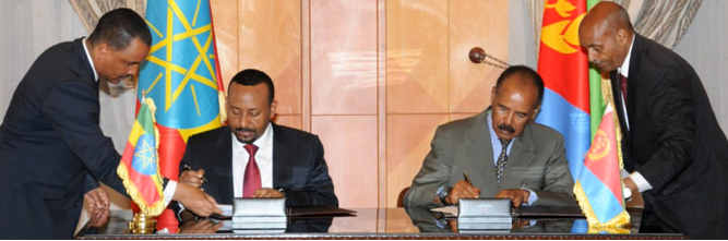 Presidente Isaías Afewerki (Asmara, Eritrea) e il primo ministro Abiy Ahmed Ali firmano la Dichiarazione congiunta di pace e amicizia