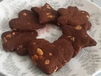 Biscotti fatti in casa senza burro e senza uova con cacao e arachidi ricetta semplice