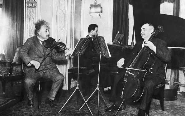 Einstein suonando il violino