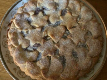 Crostata di Natale senza glutine con confettura di ciliegie