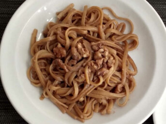 Pasta con le noci latte e Brie ricetta energetica