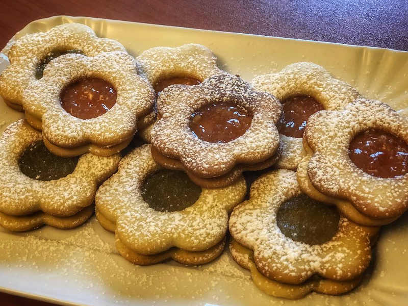 Biscotti frollini con marmellata di arance e mandorle ricetta semplice