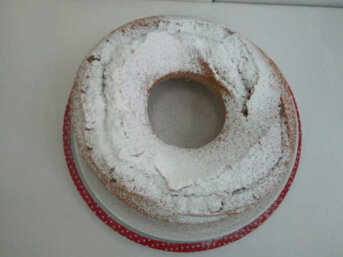 Ciambella con farina integrale semplice e soffice