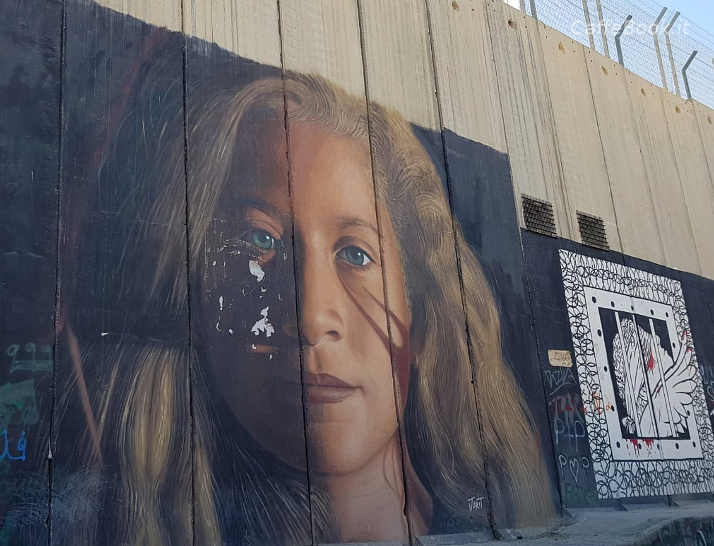 Murales sul muro in Palestina di Ahed Tamimi 