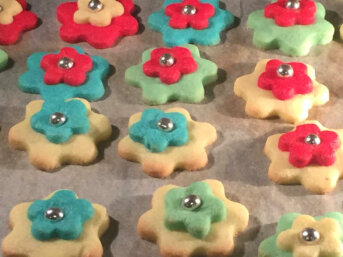 Biscottini di frolla colorati senza glutine