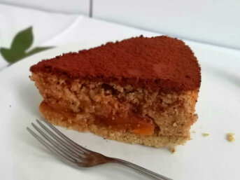 Torta di noci e albicocche secche energetica senza lievito