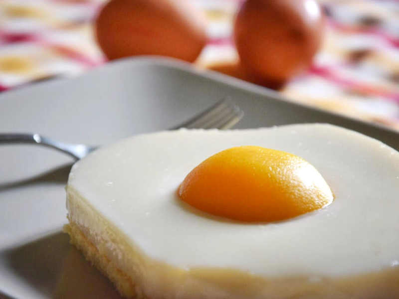 Torta uova al tegamino (Spiegeleierkuchen) con crema al latte